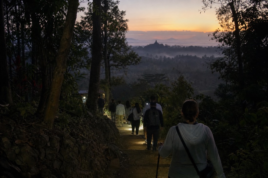The pre-dawn forest path up Punthuk Setumbu hill