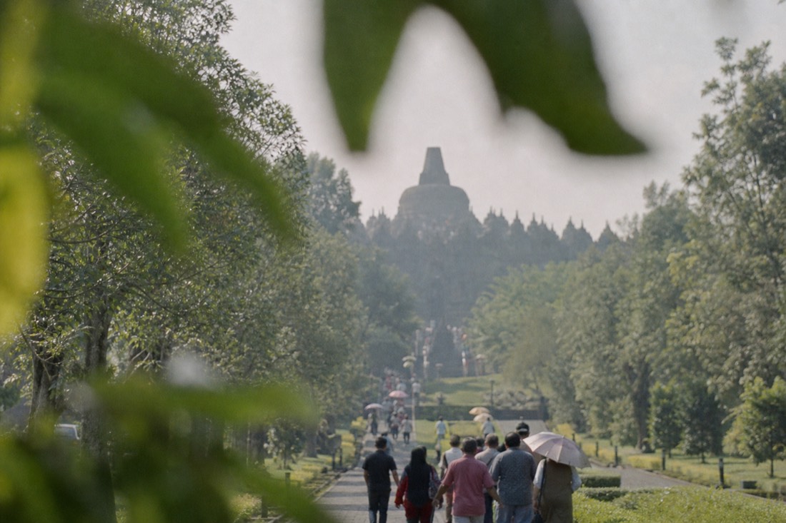 The garden approach walk toward Borobudur temple